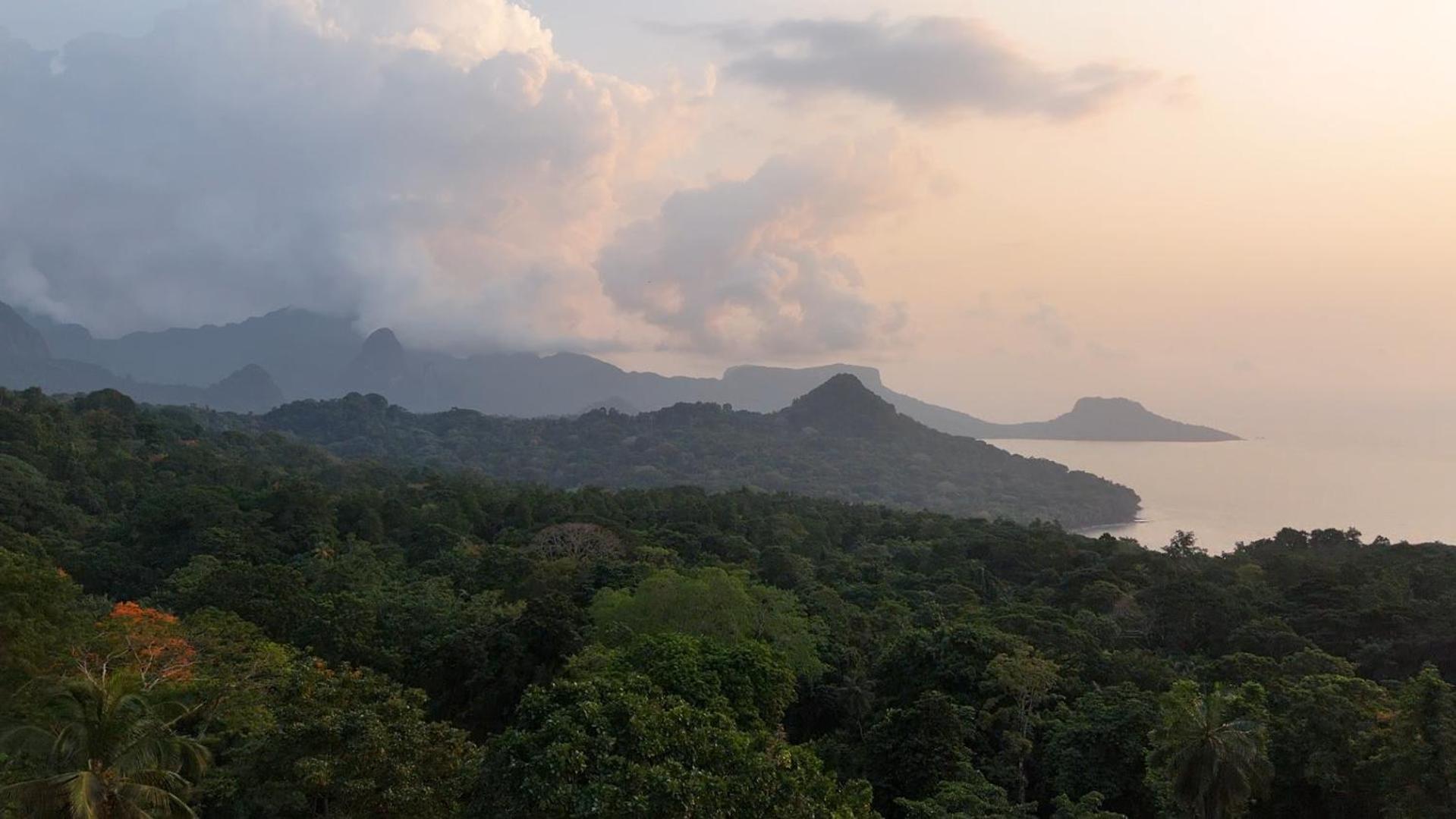 World'S View Wild Camping Salaszoi, Principe Island Santo Antonio Exterior photo